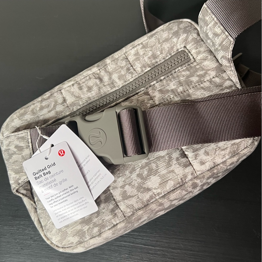 Lululemon Quilted Grid Belt Bag, 1.5L, Lined Leopard NWT - Picture 2 of 6